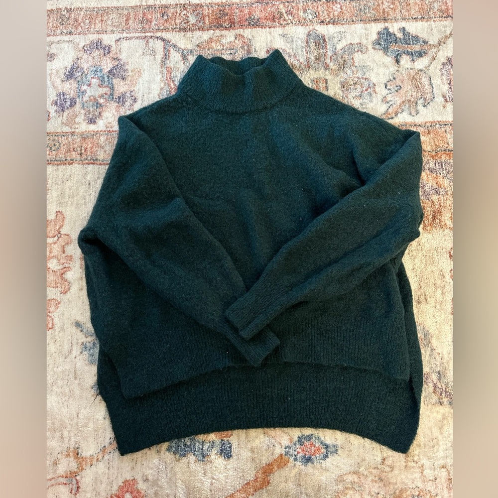 H&M sweater 💚 - Picture 2 of 5